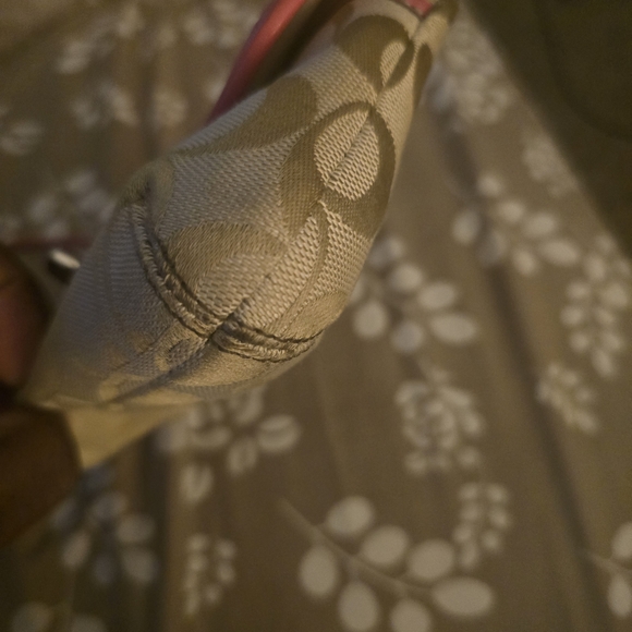 Coach Beige and Salmon Pink Signature Clutch Wristlet EUC - Picture 8 of 11